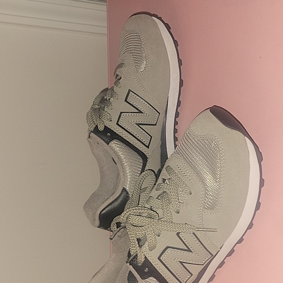 New Balance - Picture 2 of 5
